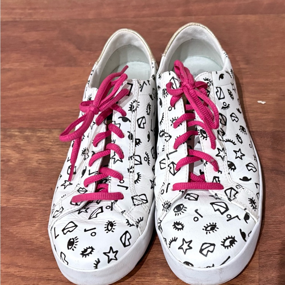 OTBT Court Gold Wink Leather Sneakers - Doodle Print - Size 8